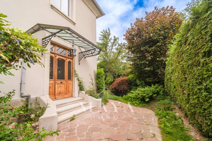 BRUNSTATT : MAISON BOURGEOISE RENOVEE SUR LES HAUTEURS
