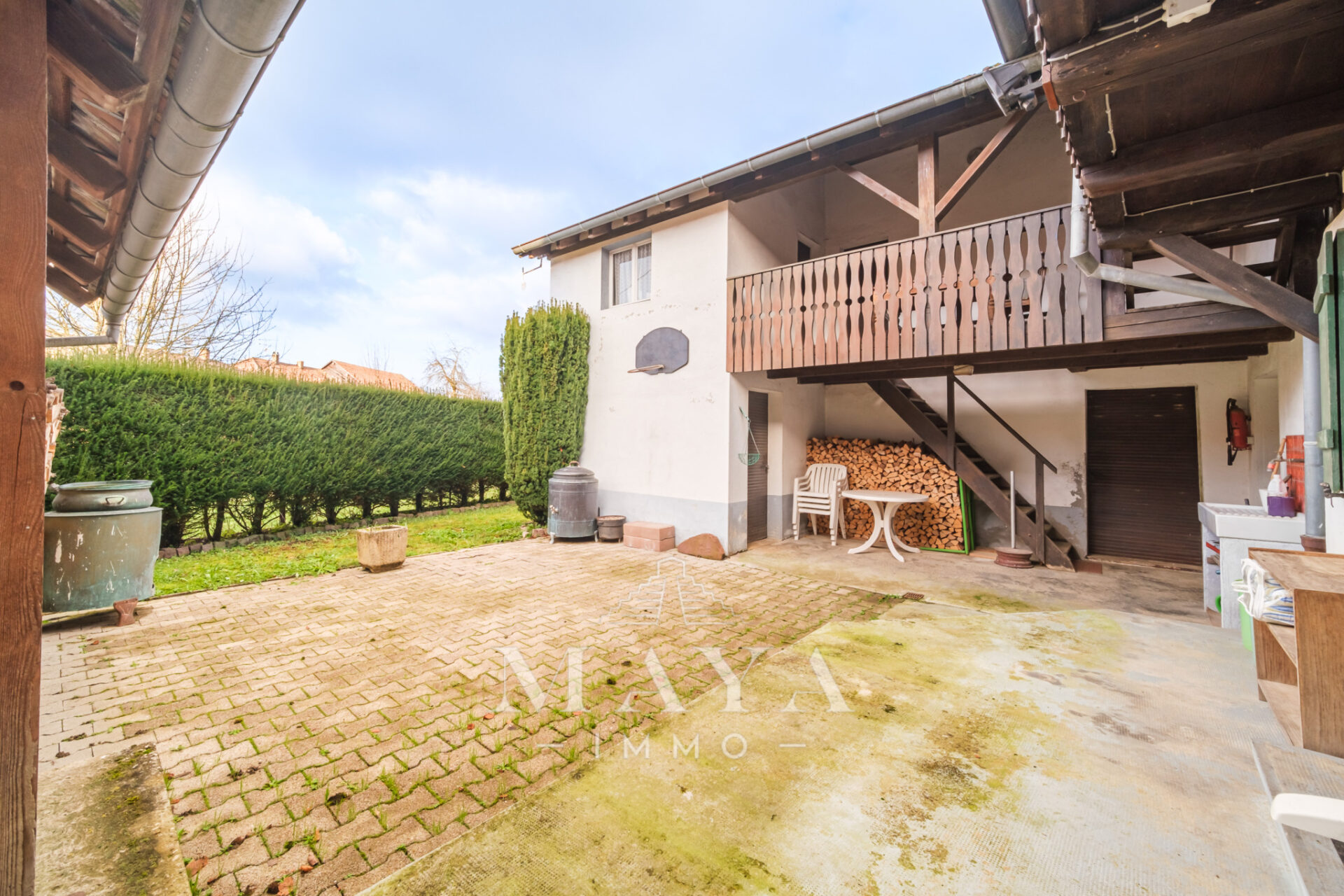 OLTINGUE, MAISON AVEC GRANGE ET DEPENDANCES