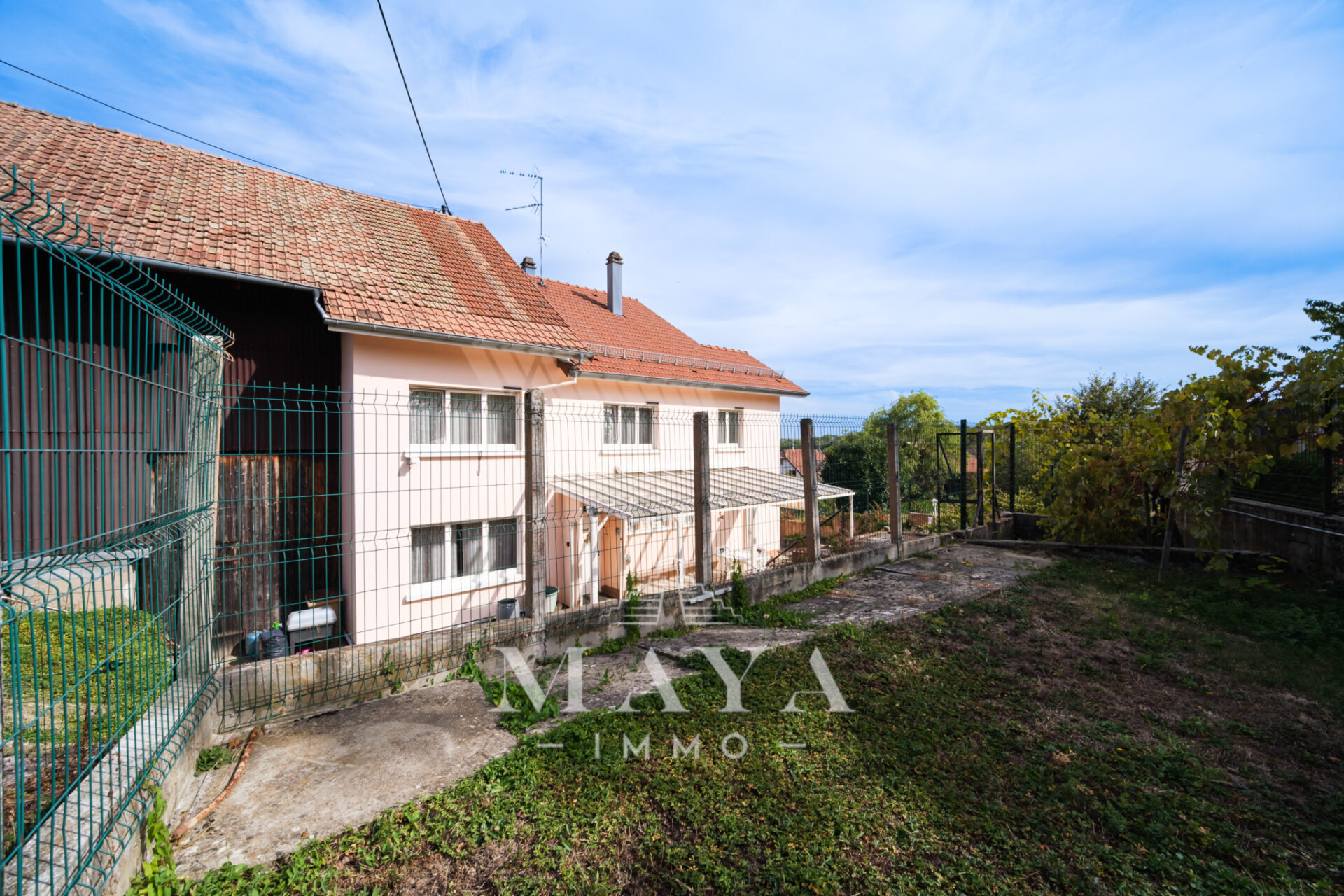MAISON AVEC GRANGE ATTENANTE