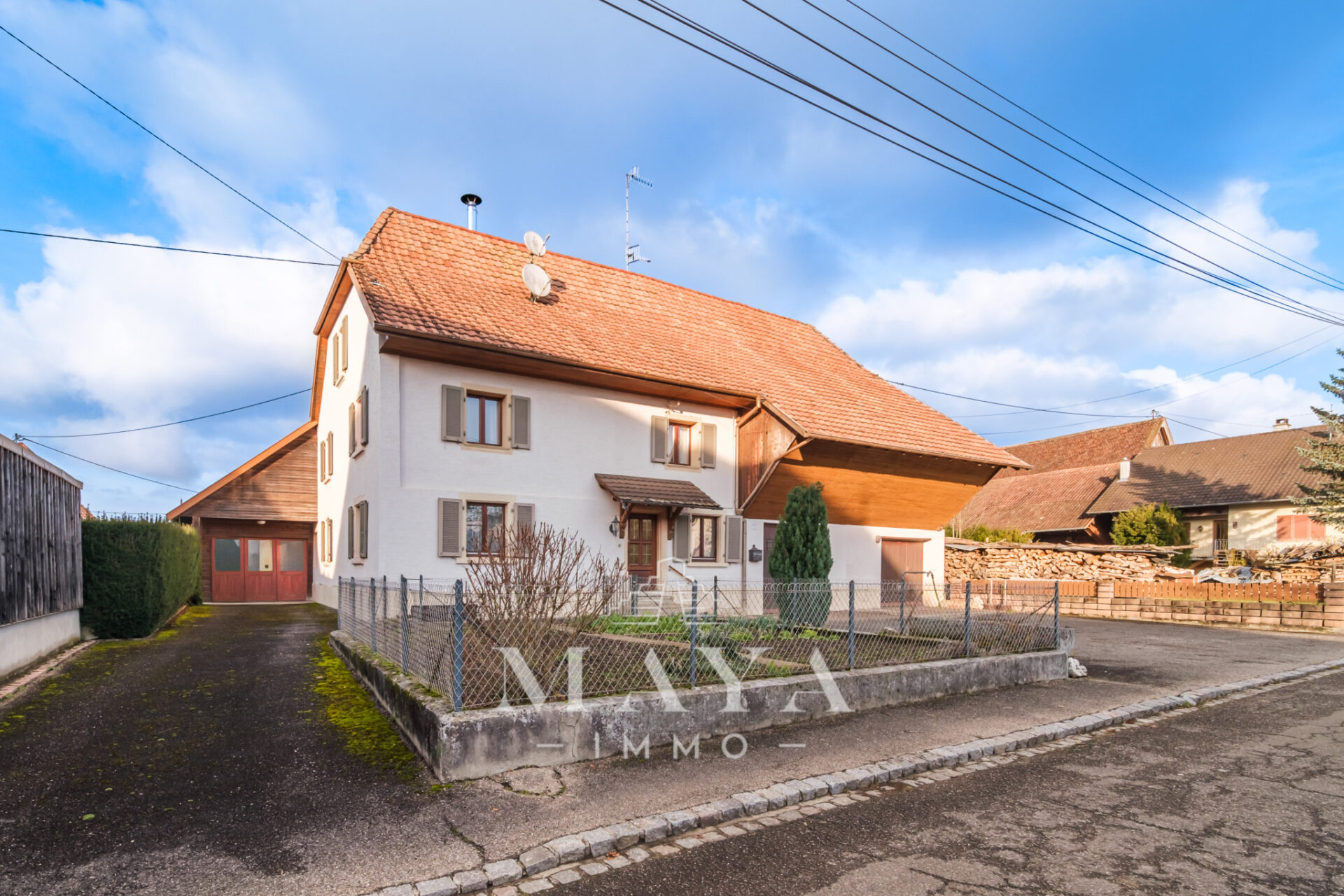 OLTINGUE, MAISON AVEC GRANGE ET DEPENDANCES